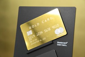 ラグジュアリーカードはいらない、使えないという声について、ブラックカード保持者が答えます