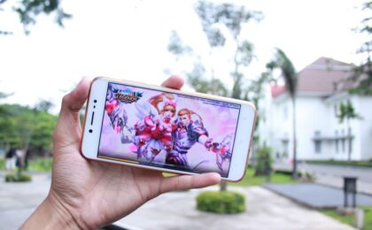 UQ mobile月660円割引、au PAYゴールドカードで14カ月目以降も継続